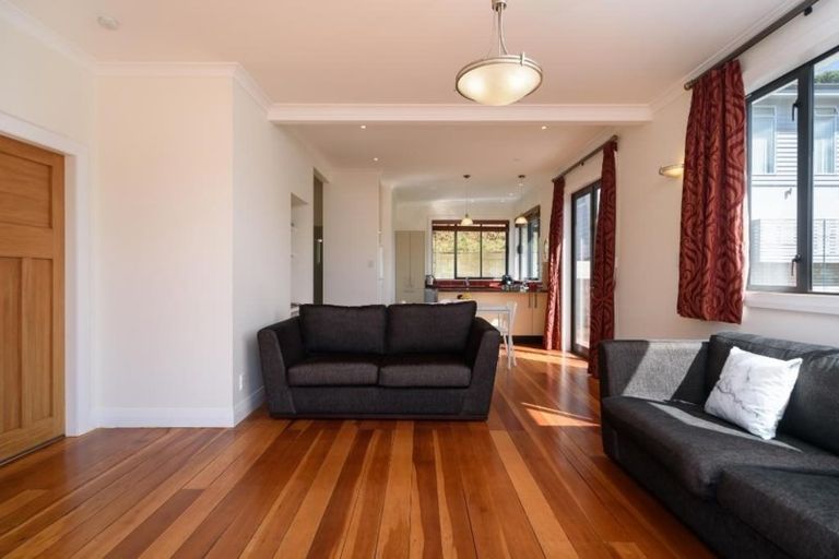 Photo of property in 94 Eden Street, Island Bay, Wellington, 6023