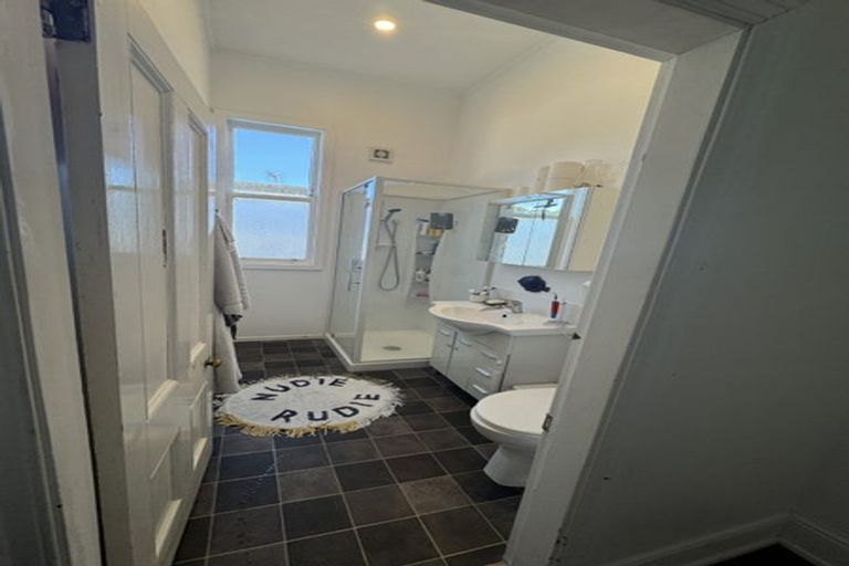 Photo of property in 166 Daniell Street, Newtown, Wellington, 6021