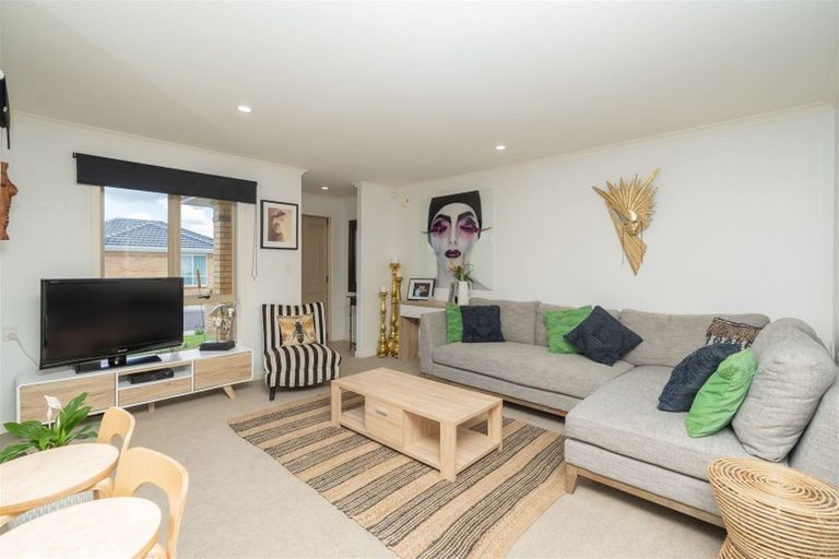 Photo of property in 15 Sovereign Isle Lane, Rototuna, Hamilton, 3210