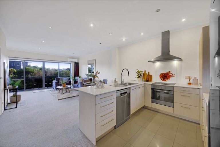 Photo of property in The Strand, 4/16 Ronald Street, Strandon, New Plymouth, 4312