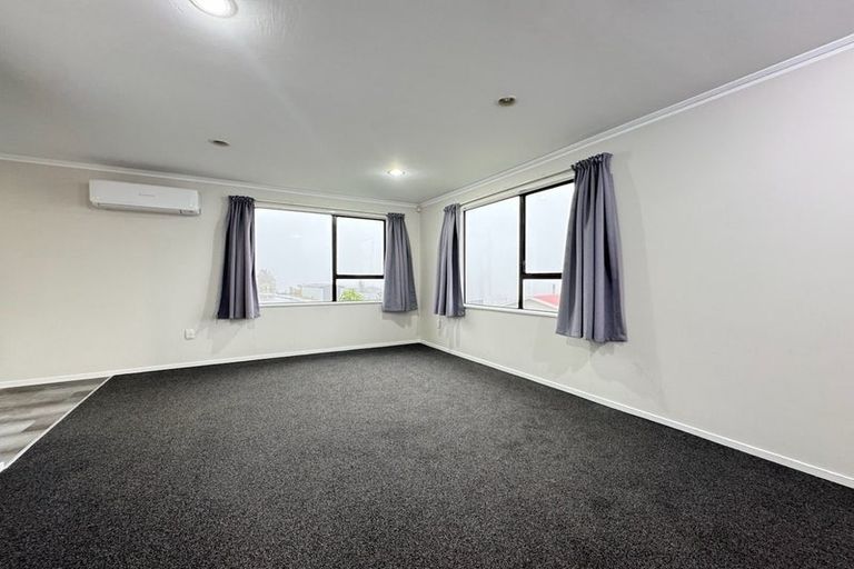 Photo of property in 15 Rice Crescent, Newlands, Wellington, 6037