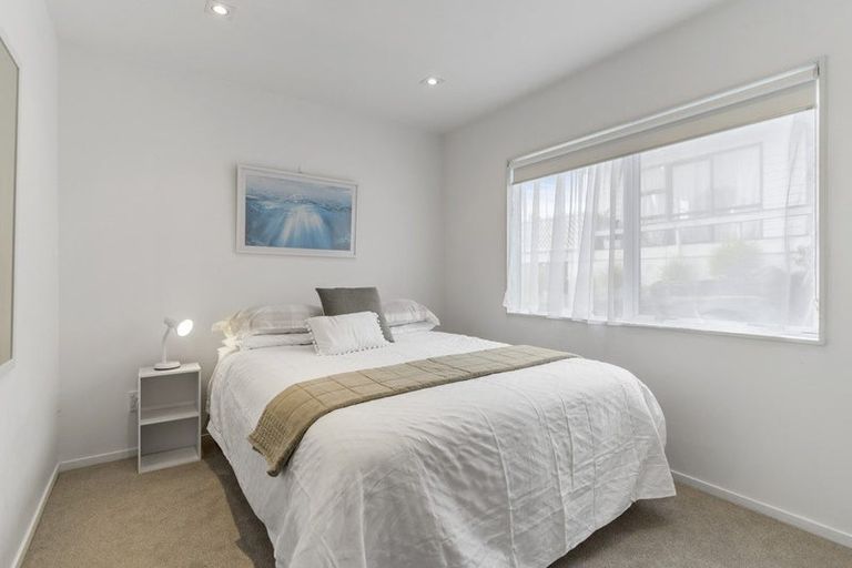 Photo of property in 11a William Bayes Place, Red Beach, 0932