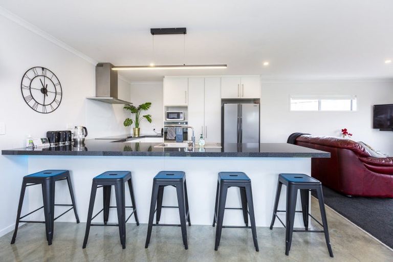 Photo of property in 14 Passchendaele Grove, Trentham, Upper Hutt, 5018