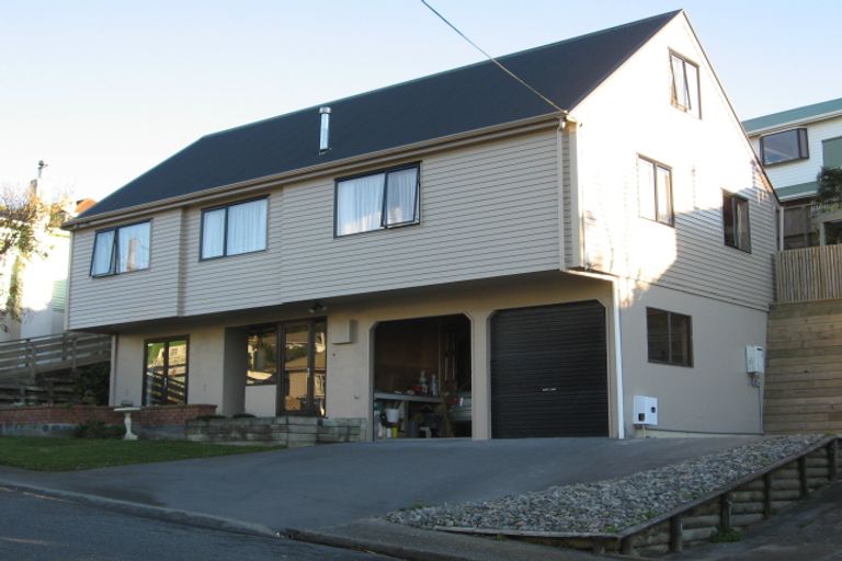 Photo of property in 20 Lyndfield Lane, Newlands, Wellington, 6037