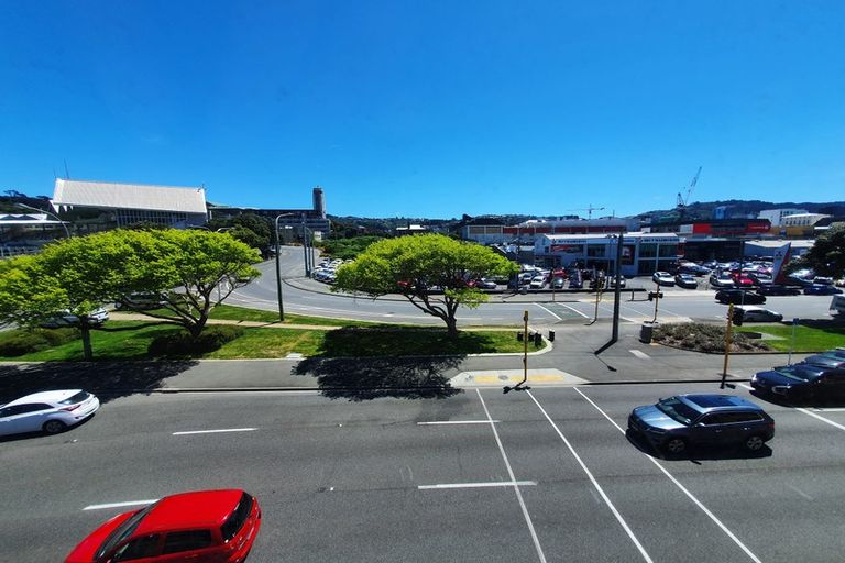 Photo of property in Grandstand Apartments, 37/80u Kent Terrace, Mount Victoria, Wellington, 6011