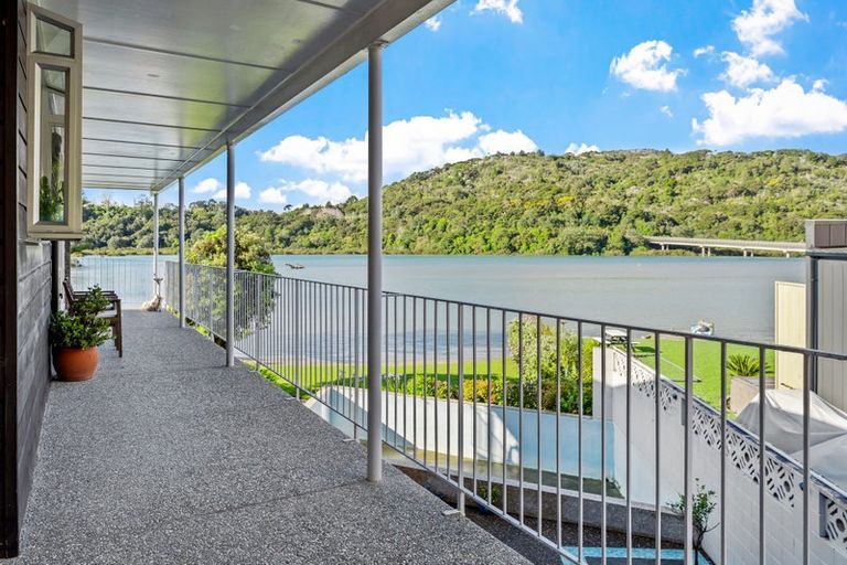 Photo of property in 17 Weranui Road, Waiwera, 0994
