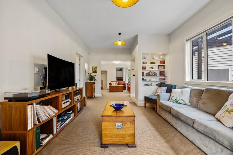 Photo of property in 16 Ngaio Street, Saint Martins, Christchurch, 8022