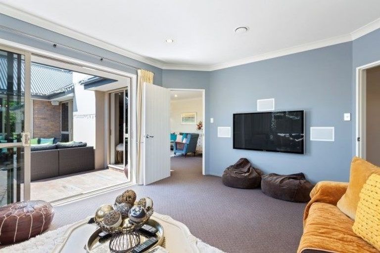 Photo of property in 2 Oakwood Drive, Rangiora, 7400