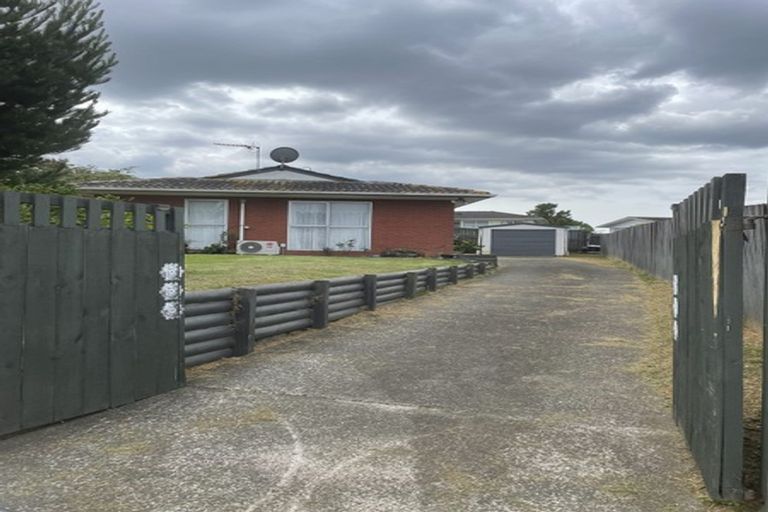 Photo of property in 137 Mahia Road, Wattle Downs, Auckland, 2103