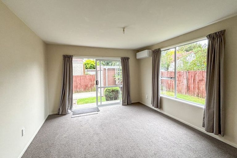 Photo of property in 42 Chipping Lane, Redwood, Christchurch, 8051
