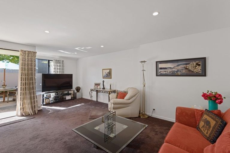 Photo of property in 1 Oakford Close, Riccarton, Christchurch, 8011