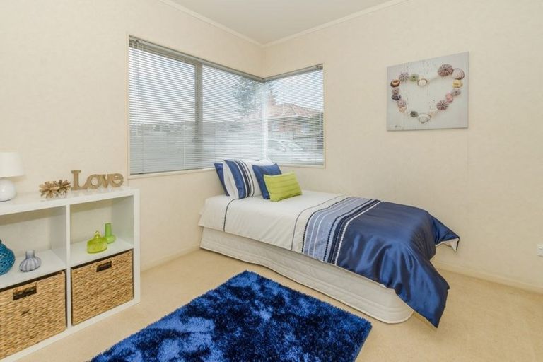 Photo of property in 3 Birchlea Rise, Goodwood Heights, Auckland, 2105