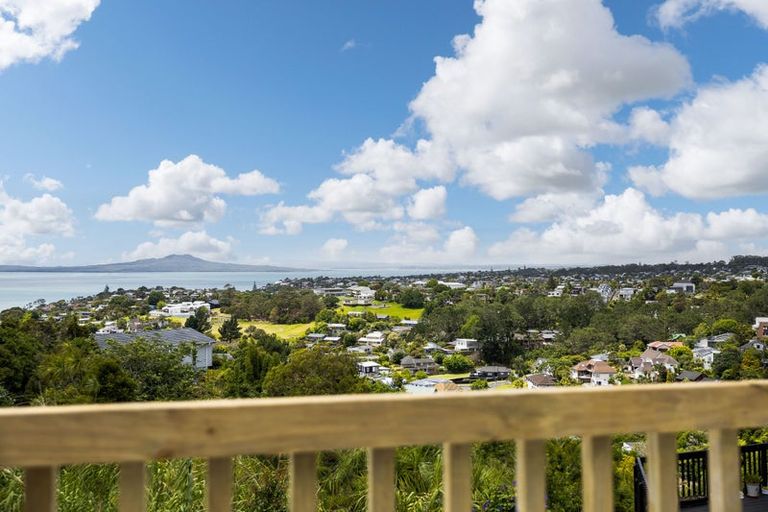 Photo of property in 92 Knights Road, Rothesay Bay, Auckland, 0630