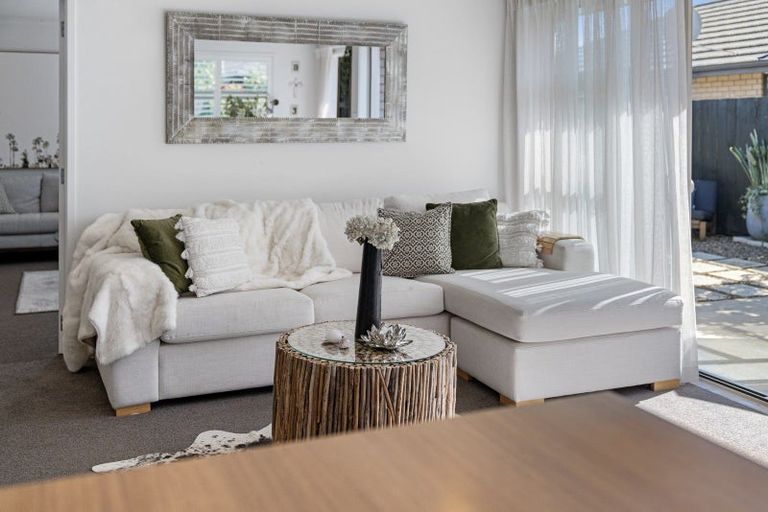 Photo of property in 33 Rainey Crescent, Papamoa Beach, Papamoa, 3118