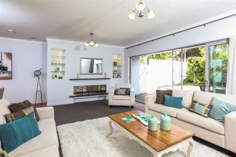 Photo of property in 132 Mountain Road, Henderson Valley, Auckland, 0612