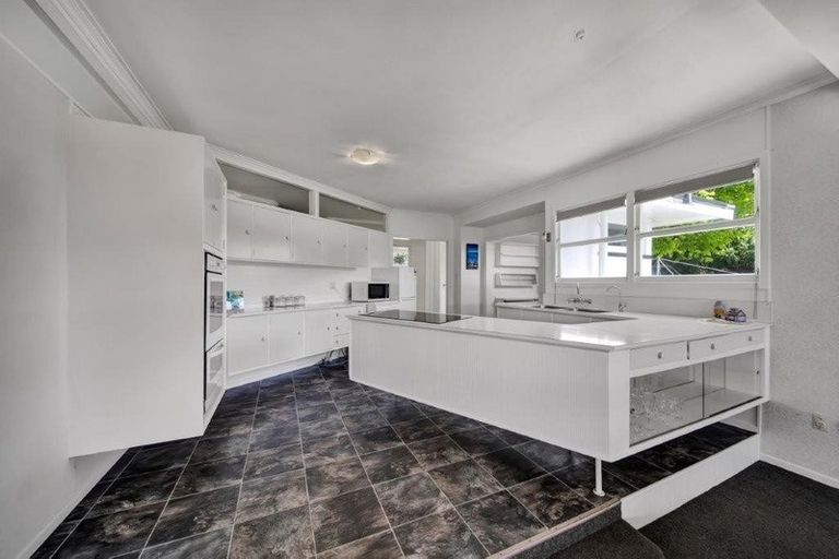 Photo of property in 161 South Road, Hawera, 4610