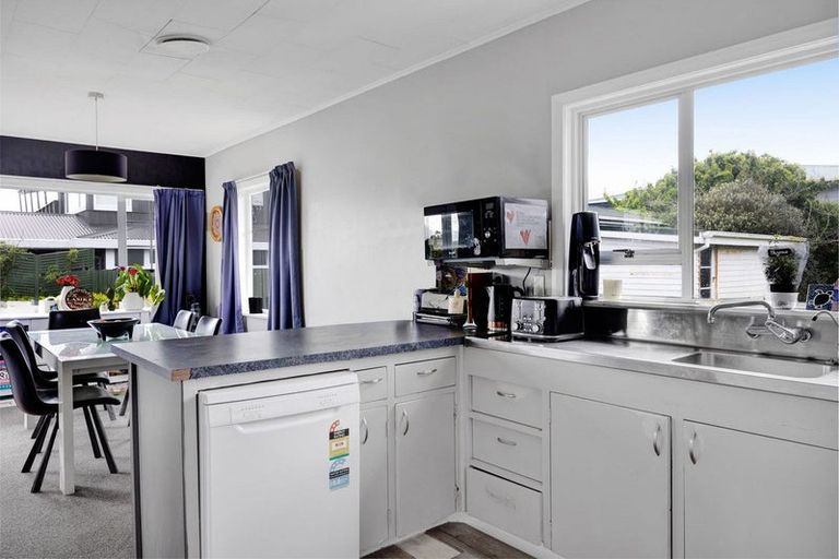 Photo of property in 12 Mccarthy Street, Hawera, 4610