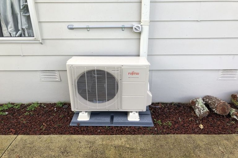 Photo of property in 4 Lyren Place, Half Moon Bay, Auckland, 2012