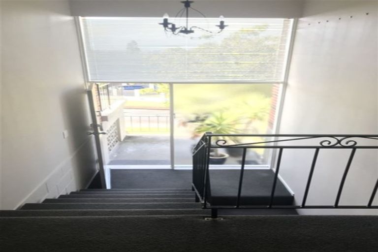 Photo of property in 19 Hartley Terrace, Massey, Auckland, 0614