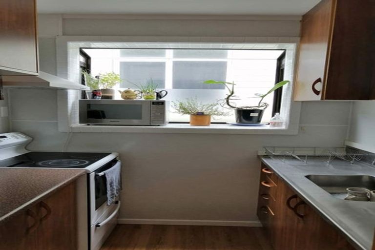 Photo of property in 118 Lyall Parade, Lyall Bay, Wellington, 6022