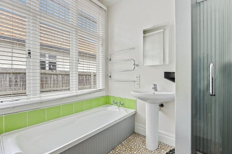 Photo of property in 100 Innes Road, St Albans, Christchurch, 8052