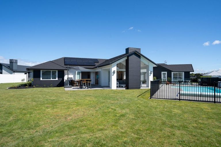 Photo of property in 12 Mike Smith Drive, Cambridge, 3434