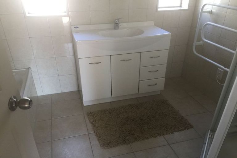 Photo of property in 3 Rosa Place, Henderson, Auckland, 0612