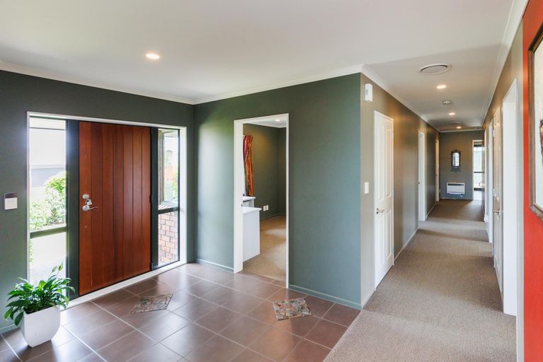 Photo of property in 2 Masefield Terrace, Kelvin Grove, Palmerston North, 4414