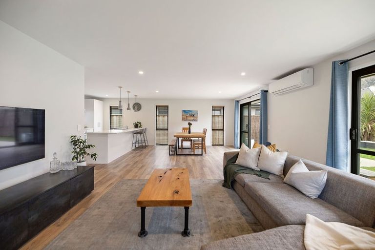 Photo of property in 41 Howden Drive, Jacks Point, 9371