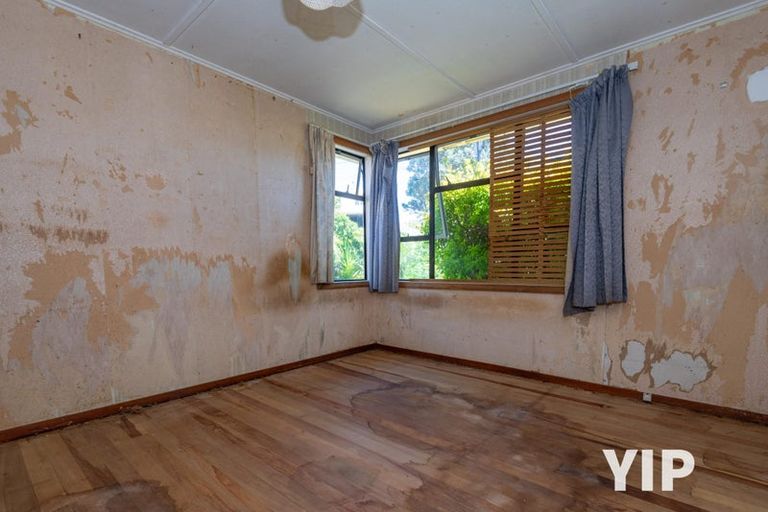 Photo of property in 33 Spenmoor Street, Newlands, Wellington, 6037