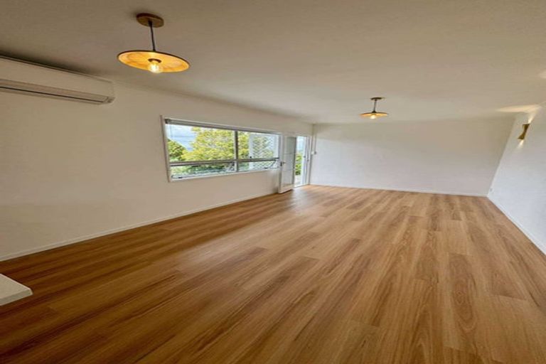 Photo of property in 3 Hartley Terrace, Massey, Auckland, 0614