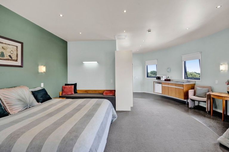 Photo of property in Headlands Opunake, 32 Fox Street, Opunake, 4616