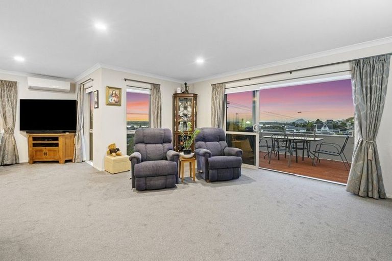 Photo of property in 8 Utopia Park Heights, Welcome Bay, Tauranga, 3112