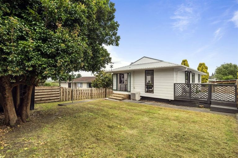 Photo of property in 2/14 Moxham Grove, Massey, Auckland, 0614
