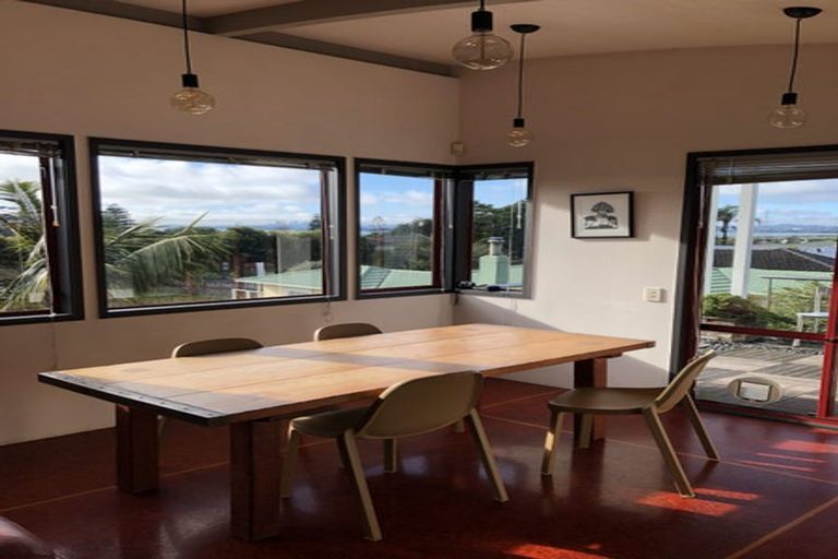 Photo of property in 2/2a Covil Avenue, Te Atatu South, Auckland, 0610