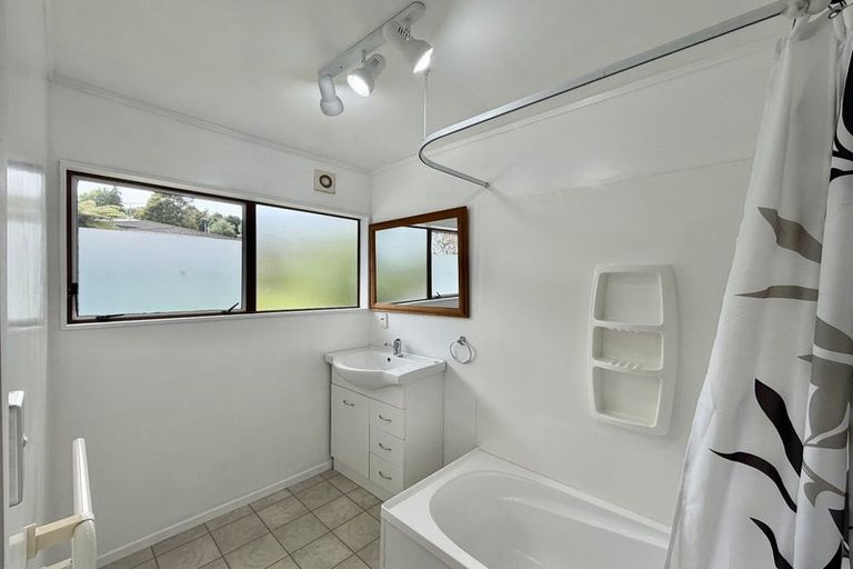 Photo of property in 2/10 Halder Place, Torbay, Auckland, 0632