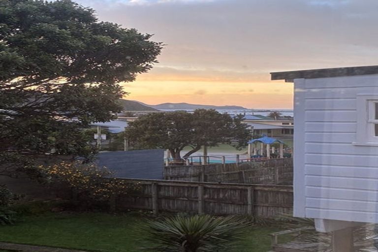 Photo of property in 71 Queens Drive, Lyall Bay, Wellington, 6022
