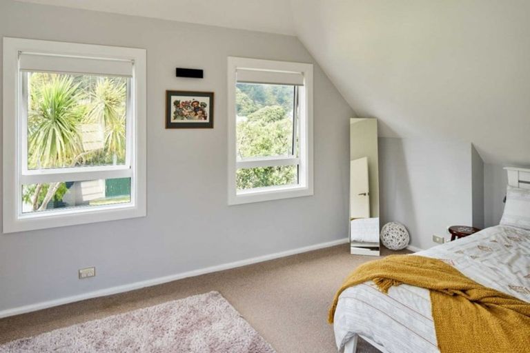 Photo of property in 147 Marine Parade, Eastbourne, Lower Hutt, 5013