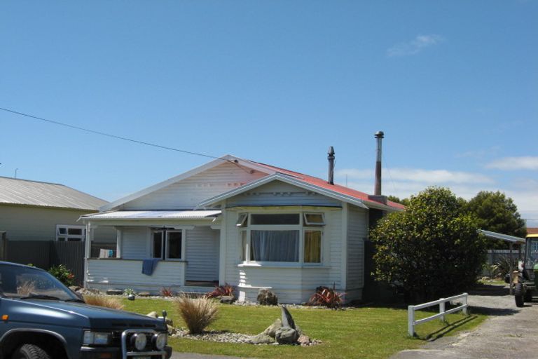 Photo of property in 37 Romilly Street, Westport, 7825