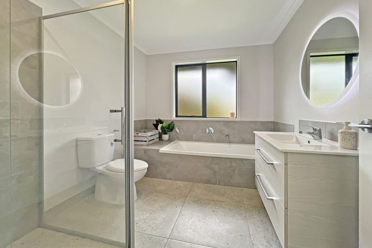 Photo of property in 3 Omahuru Road, Glenbrook, 2681