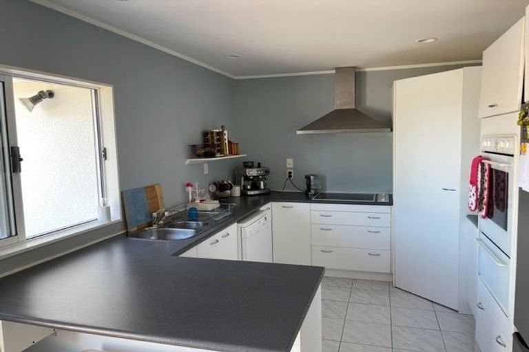 Photo of property in 35 Rifleman Rise, Unsworth Heights, Auckland, 0632