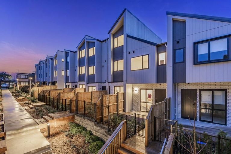 Photo of property in 17 Paetai Lane, Te Atatu Peninsula, 0610