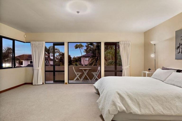 Photo of property in 3 Lupetti Rise, West Harbour, Auckland, 0618