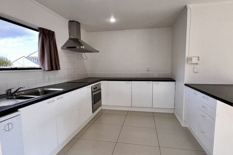 Photo of property in 8a Eske Place, Highland Park, Auckland, 2010