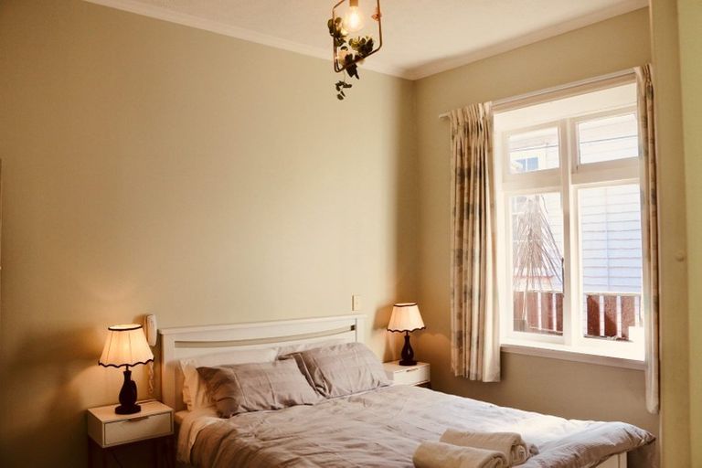 Photo of property in 122 The Parade, Island Bay, Wellington, 6023