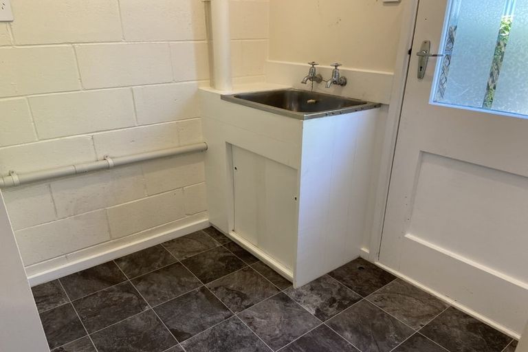 Photo of property in 23f4 Collins Avenue, Tawa, Wellington, 5028