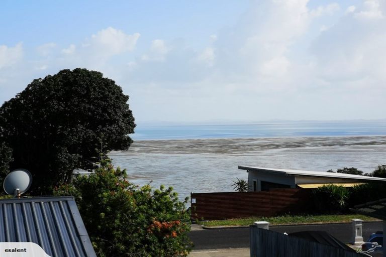 Photo of property in 5b Crispe Road, Clarks Beach, 2122