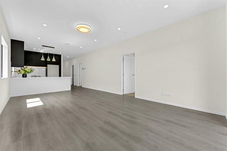 Photo of property in 14 Waimarie Drive, Karaka, 2578