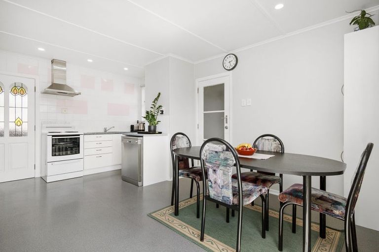 Photo of property in 5 Cara Crescent, Paparangi, Wellington, 6037
