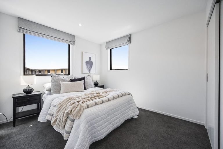 Photo of property in 82 Glidepath Road, Hobsonville, Auckland, 0616